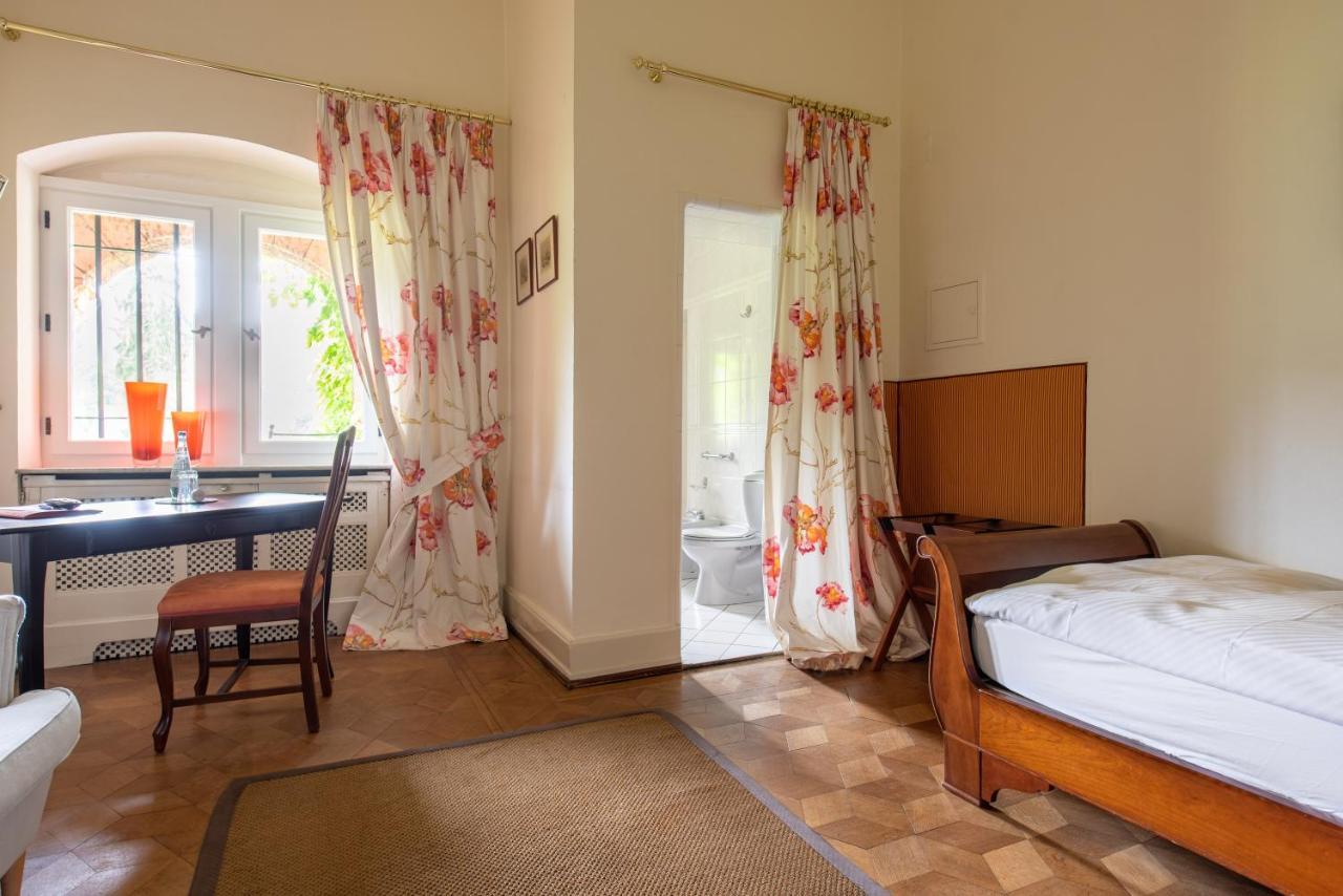 Gaestehaus Schloss Saareck Hotel *