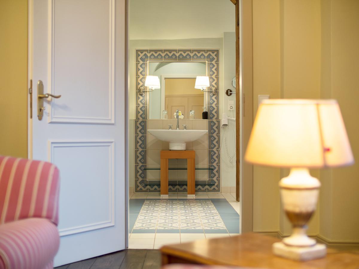 Gaestehaus Schloss Saareck Hotel *