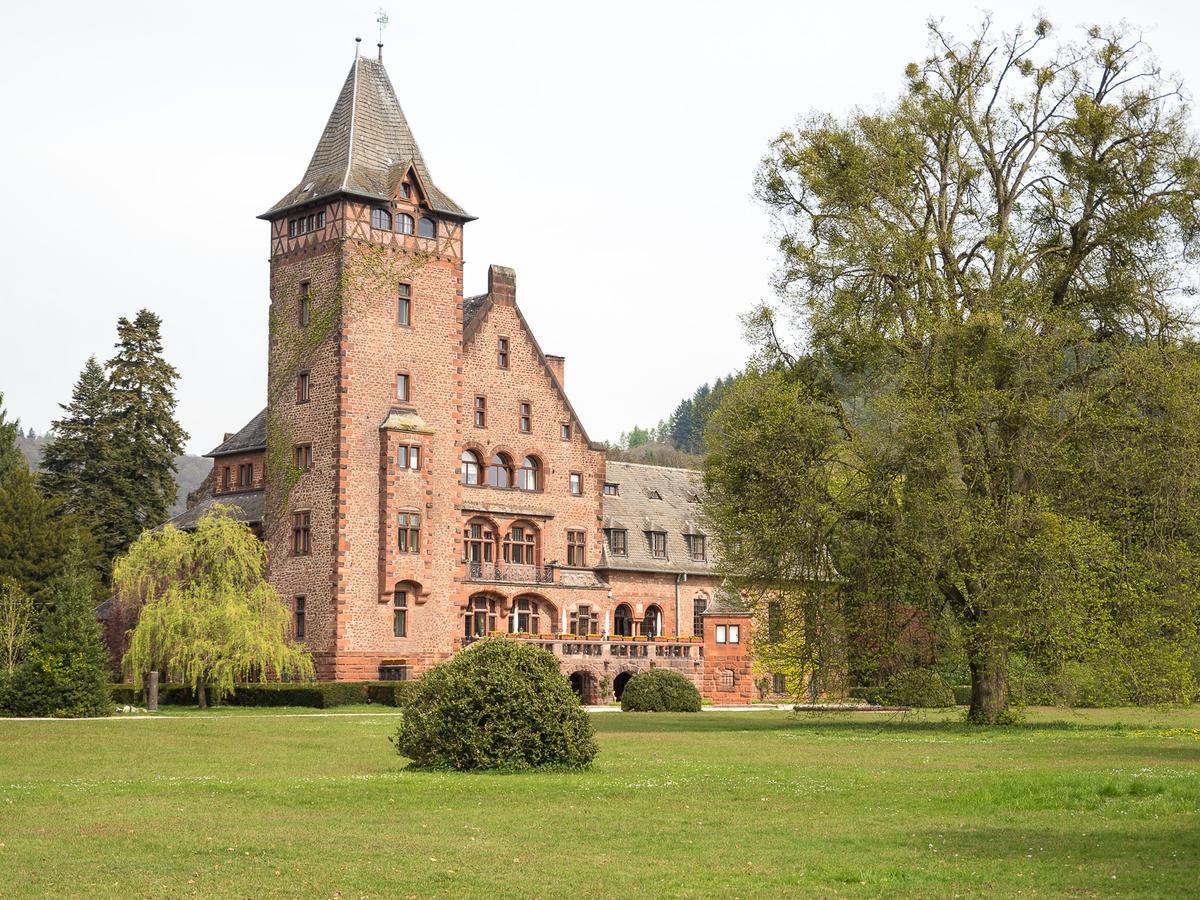 Gaestehaus Schloss Saareck Hotel *